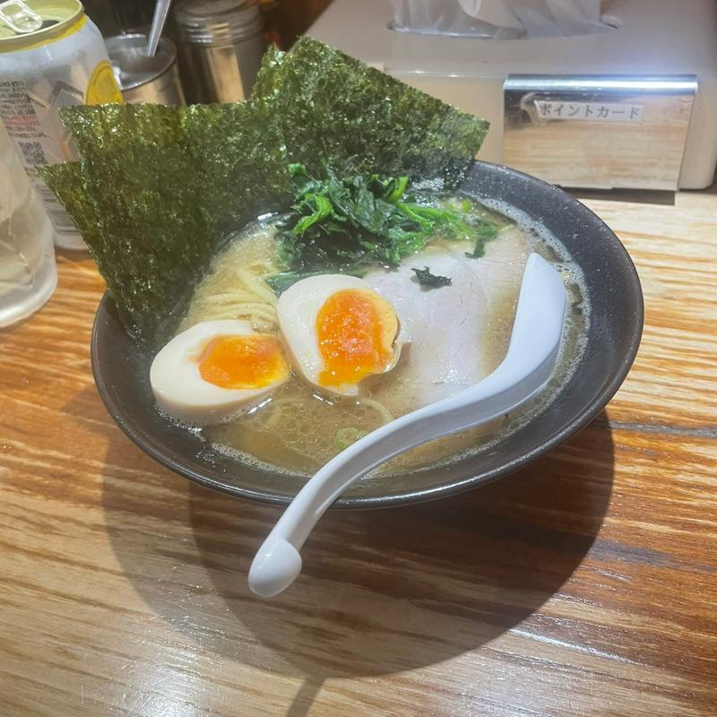 豚骨醤油ラーメン(Neo家系らーめん 實家 本厚木店)