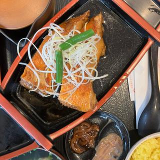 舟盛りの金目鯛煮付けづくし膳(金目鯛とくぞう 熱海本店 徳造丸直営)