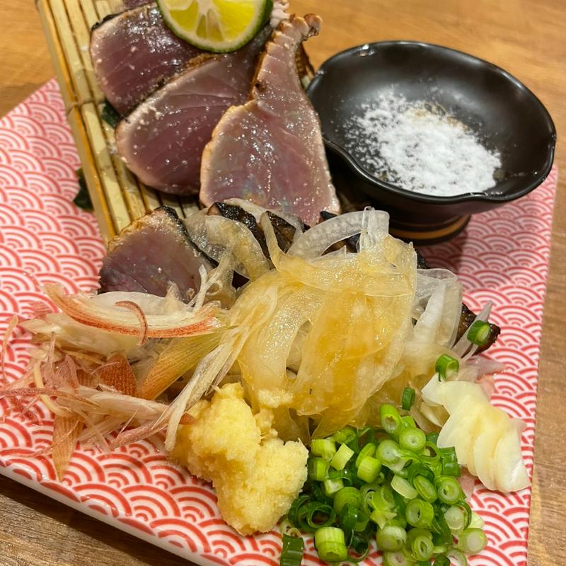 藁焼き大切りカツオ(鮮魚とおばんざい 浜金)