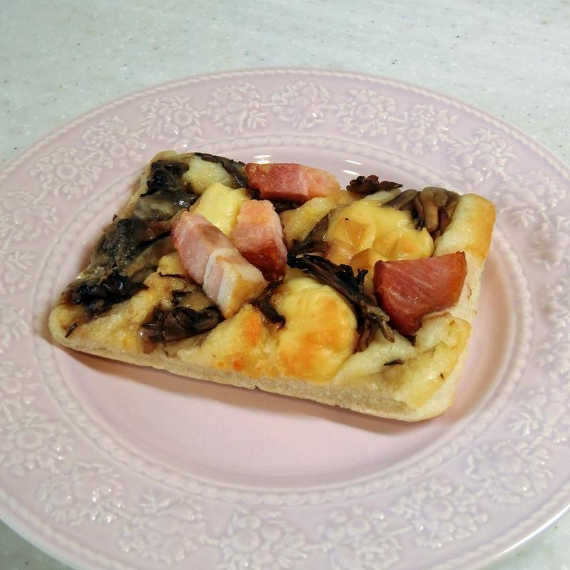 くんせい舞茸とチーズフォカッチャ(パン商店ＭＡＳ)