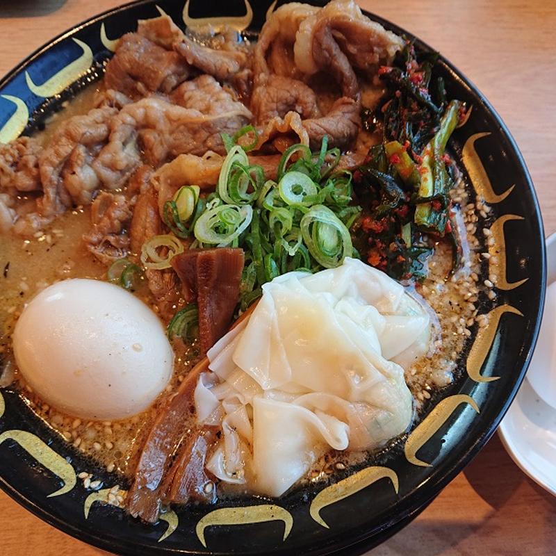 特製二百年 味噌ラーメン 祝い盛り＋名物ニラキムチ＋生卵(特製味噌ラーメン わだ商店 野田店)