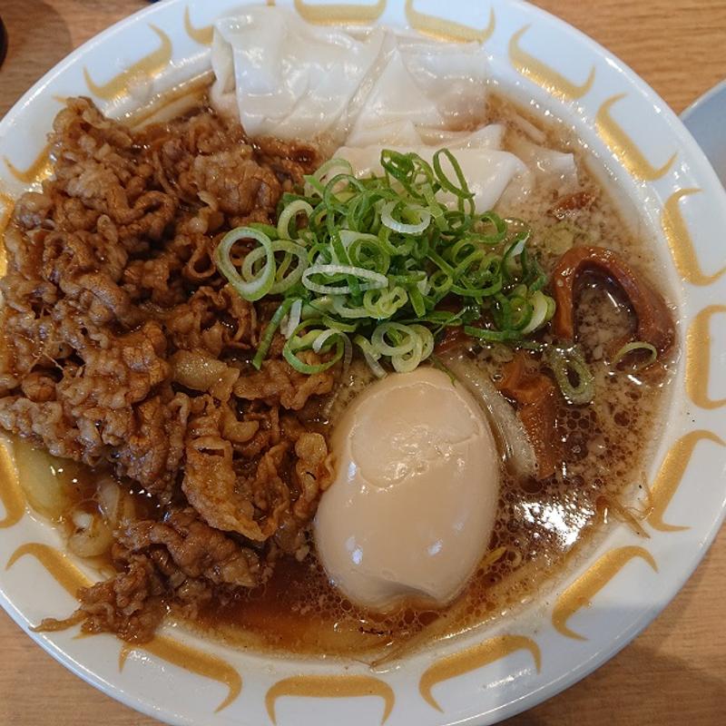 木桶造り 醤油ラーメン 祝い盛り＋生卵(特製味噌ラーメン わだ商店 野田店)