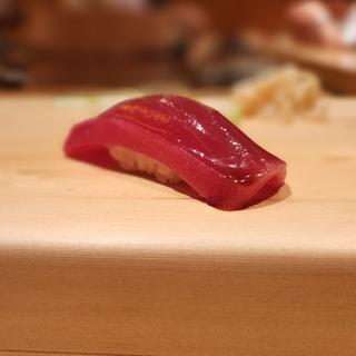 マグロ赤身 握り(乾山 大阪北新地店)