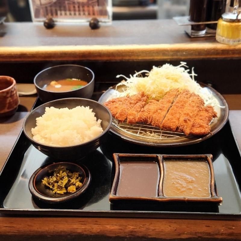 ロースカツ定食(とんかつ とん亭)