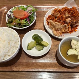 毛沢東唐揚げ定食(クラフトビアマーケット仙台駅前店)