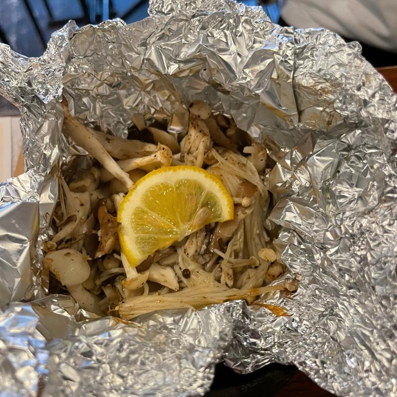 きのこのホイル焼き(街の肉バル Buff 南森町店)