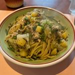 鮮魚の黒オリーブ、アンチョビソーススパゲッティ