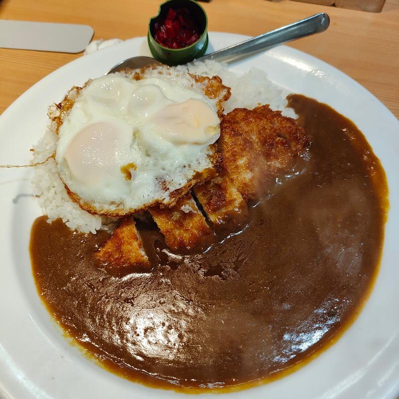 カツ＋目玉焼き(北海道カリー倶楽部おの)