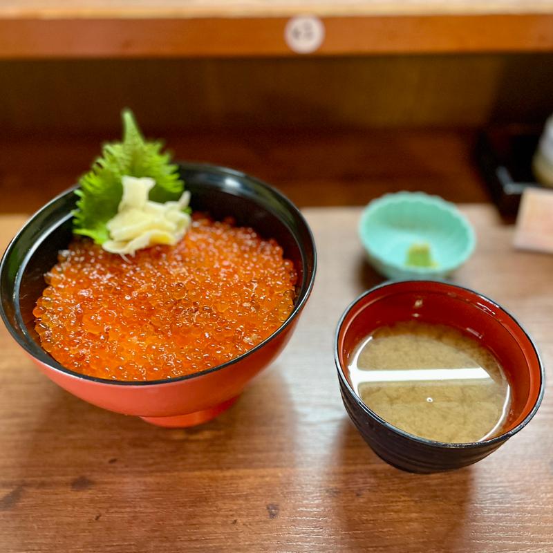 いくら丼(呑み処ふじ)