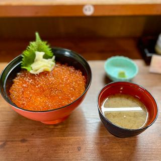 いくら丼(呑み処ふじ)