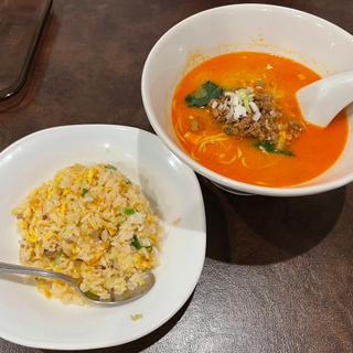 担々麺と半チャーハンのセット(横浜8番)