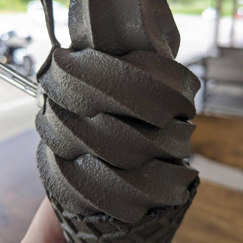 イカすみソフト(イカの駅 つくモール)