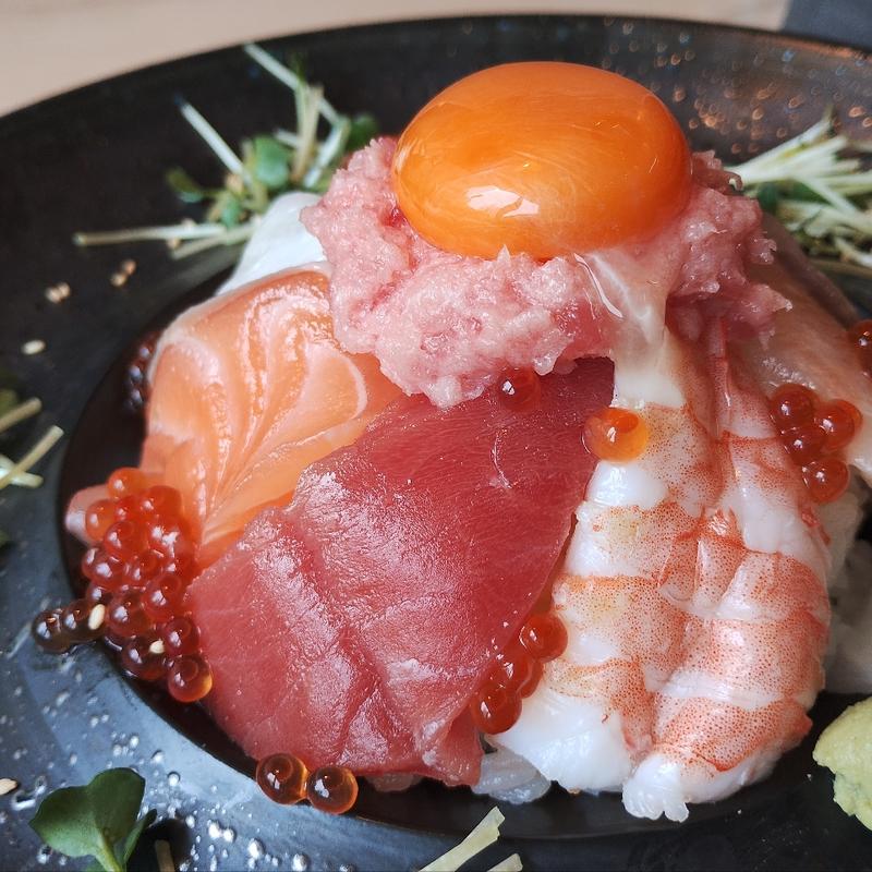 海鮮丼(すし酒場 にぎわい)