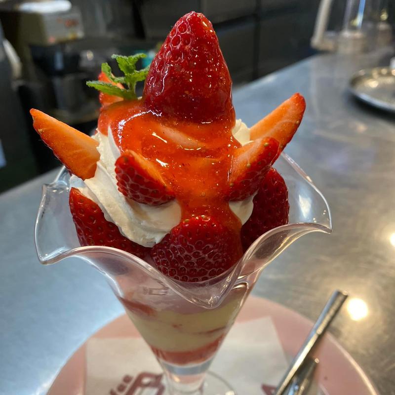 いちごパフェ(スイートハウスわかば )