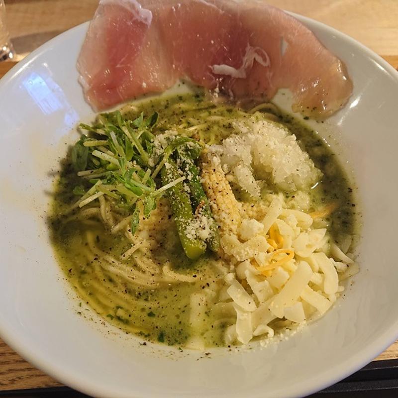 ジェノベーゼ(豚骨イタリアンラーメン伊太そば)