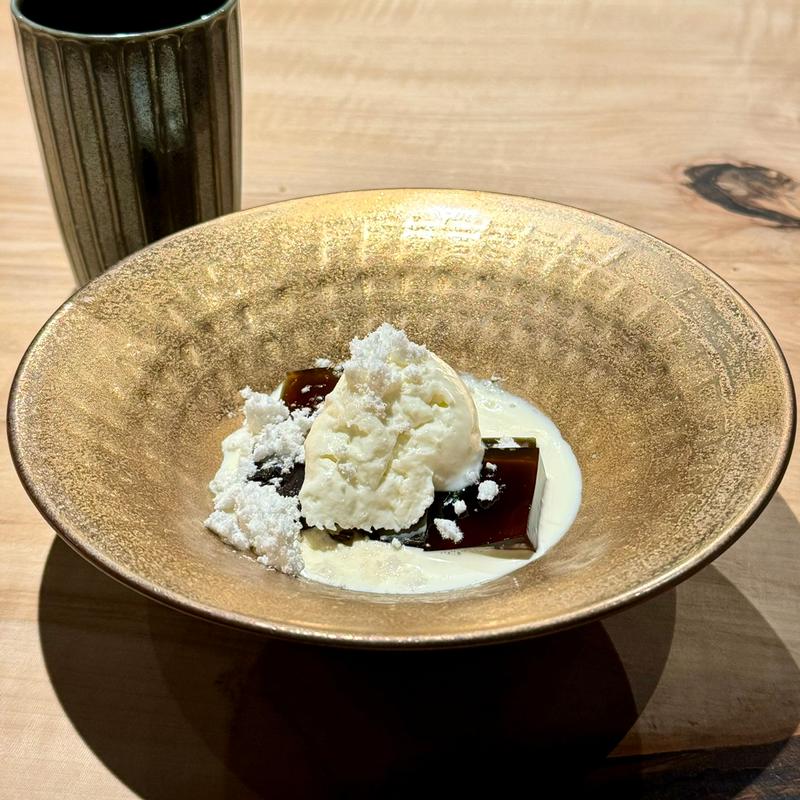 波照間島産黒糖ゼリーとクレーム・ダンジュ(洋仏和膳いとう)