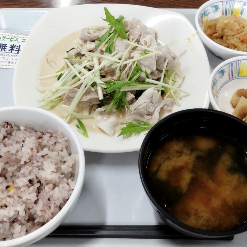 元気が出るメニュー(豚しゃぶ 胡麻ダレソース)(葛飾区役所　食堂 )