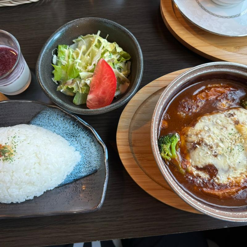 丘の上の煮込みハンバーグ(木のぬくもり 丘の上カフェ)