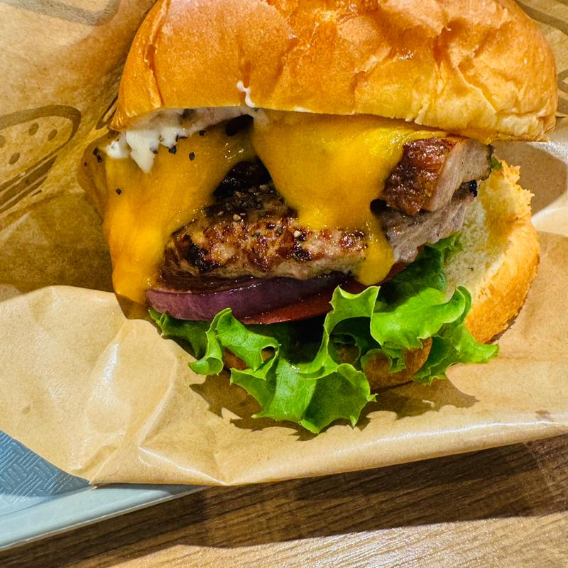 ペッパー＆チェダーメルトバーガーW(ヴィレッジヴァンガードダイナーイオンモール幕張新都心店)