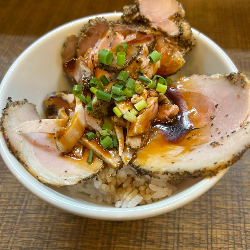 チャーシュー丼(ラーメン家 みつ葉)