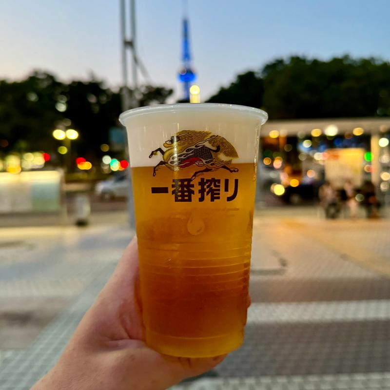 (テレビ塔が見えるビアガーデン)