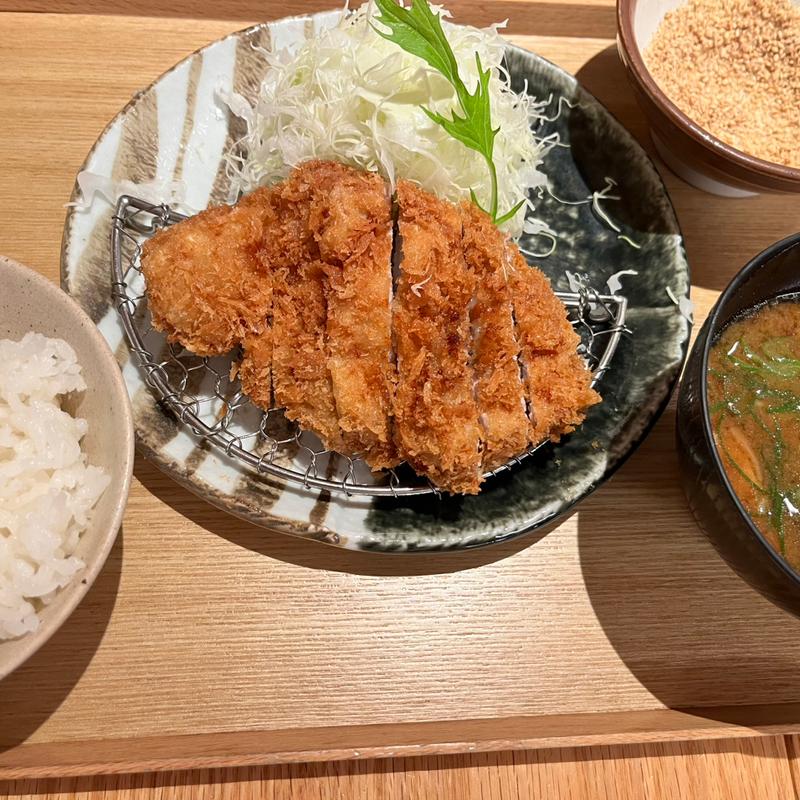 米沢三元豚ロース120g(かつくら 大阪国際空港店 )