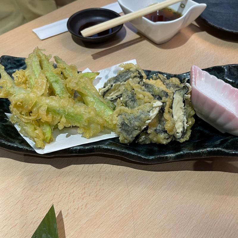アスパラ天とクリームチーズ天(寿司Diningせいのじ)