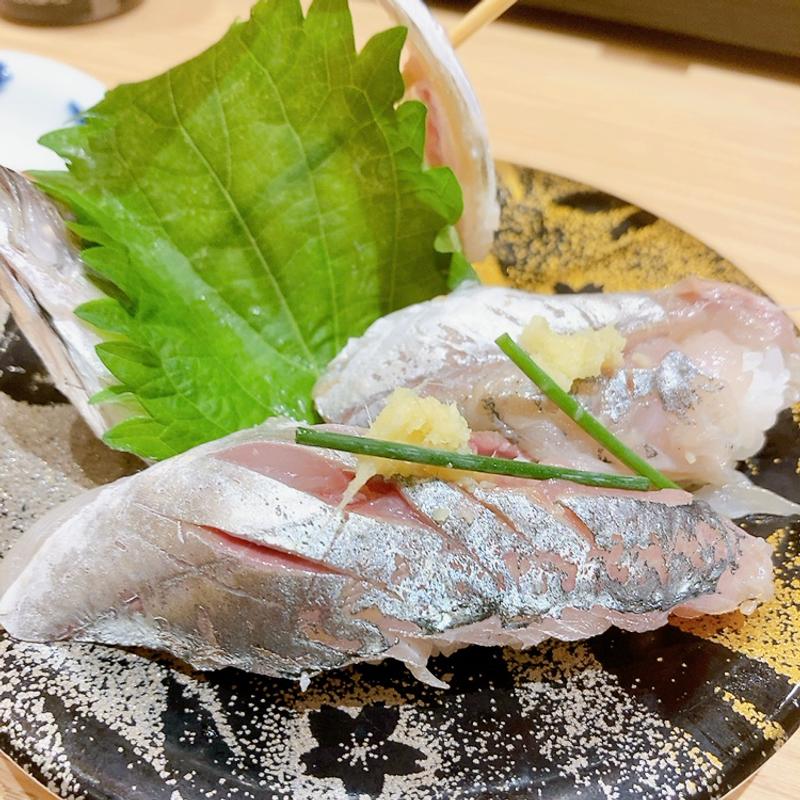 天然小あじ姿握り(すし辰 ekie店)