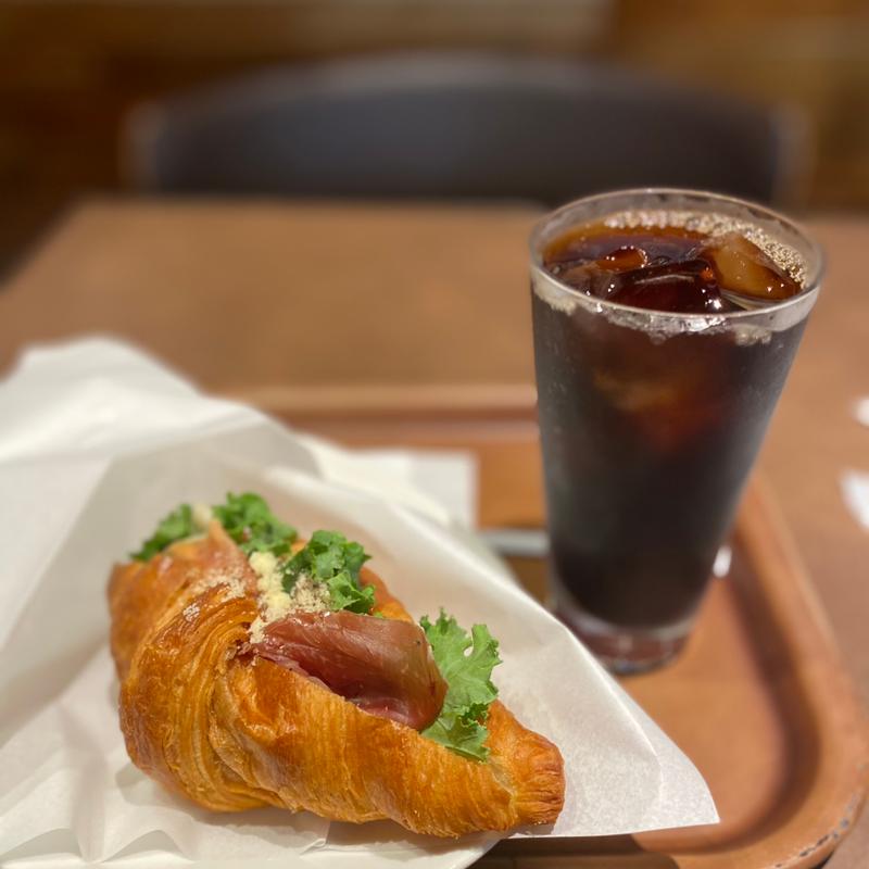 モーニングコルネットS生ハム(illy CAFFE 有楽町イトシア店)