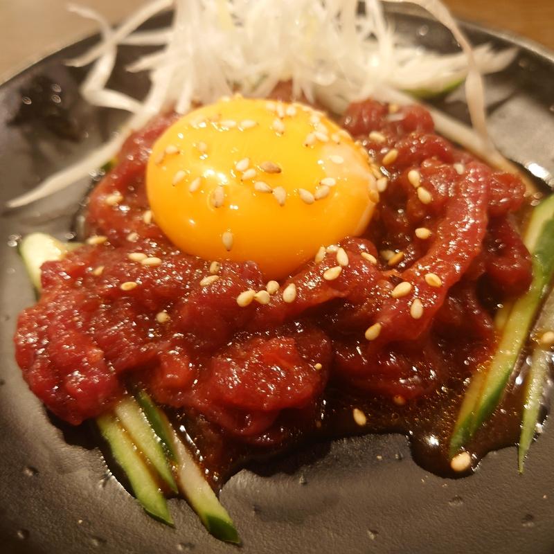 桜ユッケ(牛繁 堀切菖蒲園店)