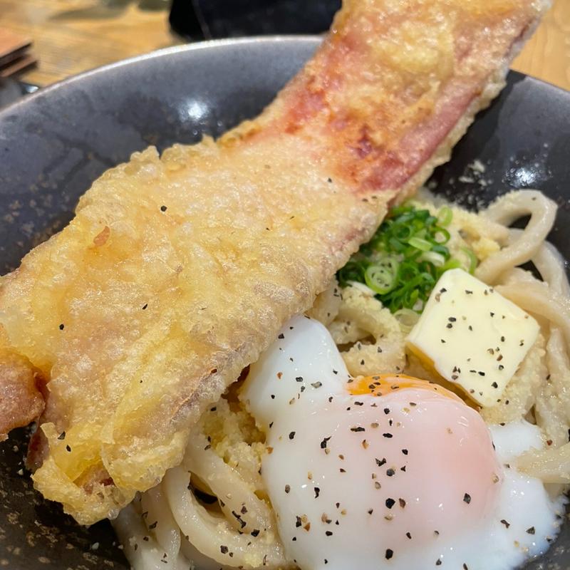 釜バターしょう醤油うどん　ベーコン天(山下本気うどん)
