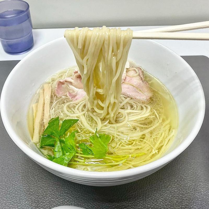 地鶏と豚の塩中華そば(青森中華そば オールウェイズ)