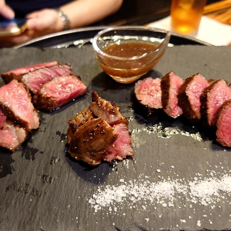 雌牛ランプ肉(NIKUYAKU)