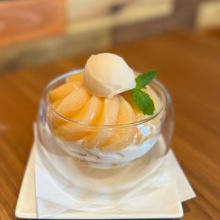 桃のパフェ(SWING BY CAFE)
