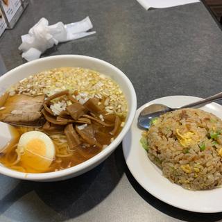 醤油ラーメン(神田餃子屋 本店 （カンダギョウザヤ）)