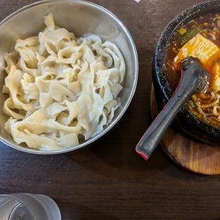 石焼麻婆刀削麺

(味覚 3号店)