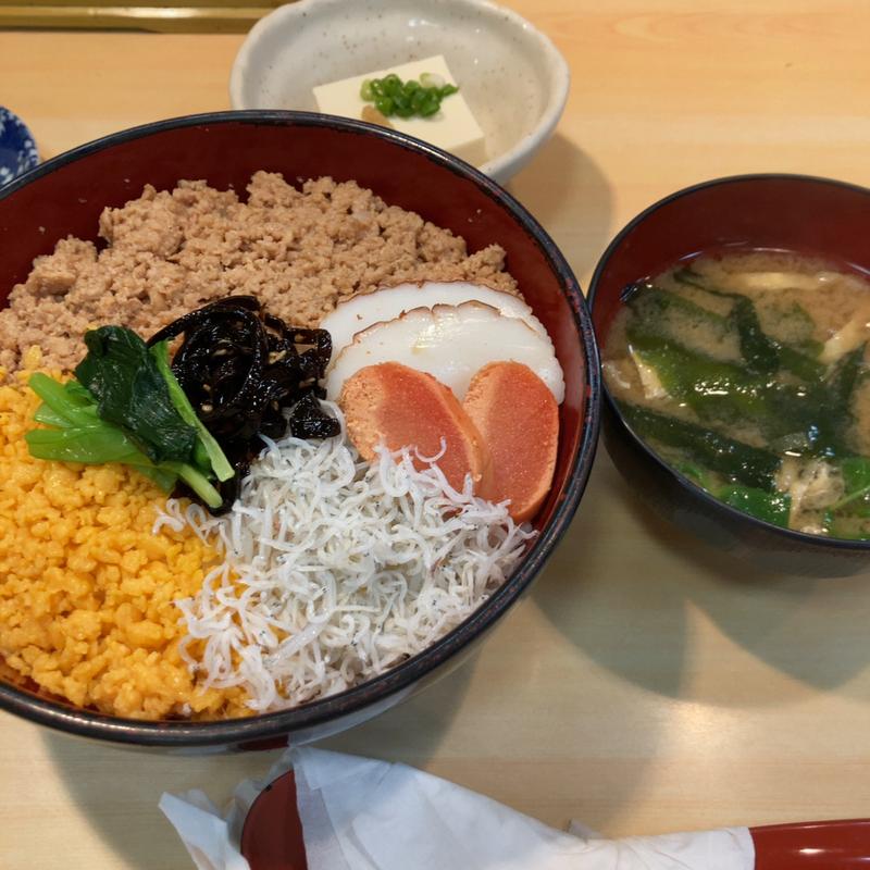 鶏そぼろ丼(季節料理 末ぜん(すえぜん))