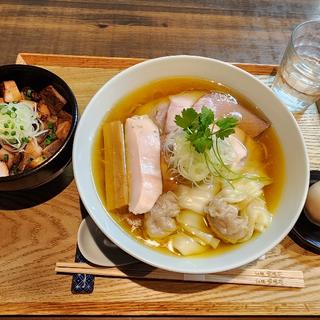 特製醤油らぁ麺(らぁ麺 紫陽花 （ラアメン アジサイ）)