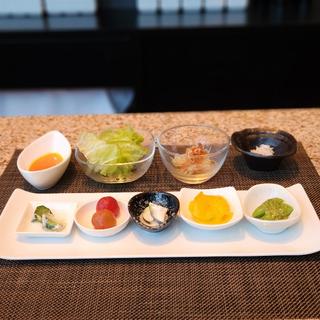 7種類の減圧野菜料理(Teppanyaki×Wine あかくろ)