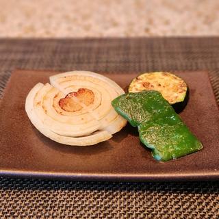 3種類の鉄板焼き野菜料理(Teppanyaki×Wine あかくろ)