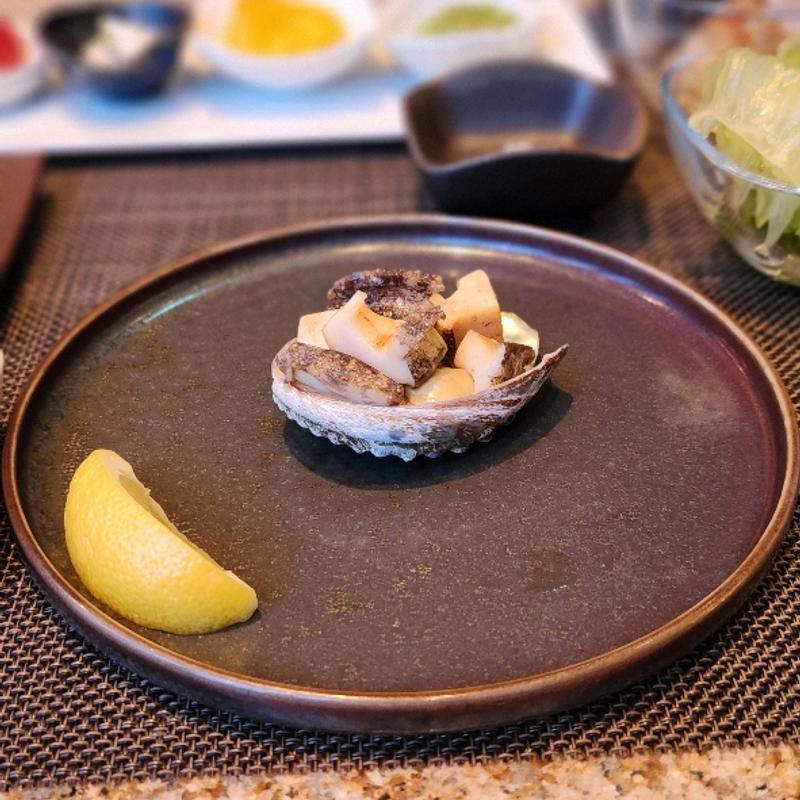 蝦夷鮑の鉄板焼き(Teppanyaki×Wine あかくろ)