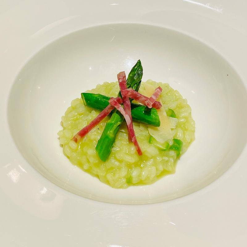アスパラのチーズリゾット パルメザンのコポーを添えて(Le Beurre Noisette TOKYO)
