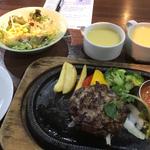 国産牛粗挽きプレミアムハンバーグ　サラダ　スープバー付き(スエヒロ館 川崎店)