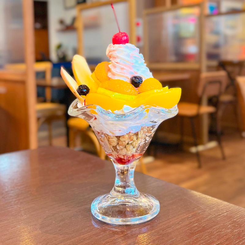 フルーツパフェ(Cafe TONARI no TONARI)