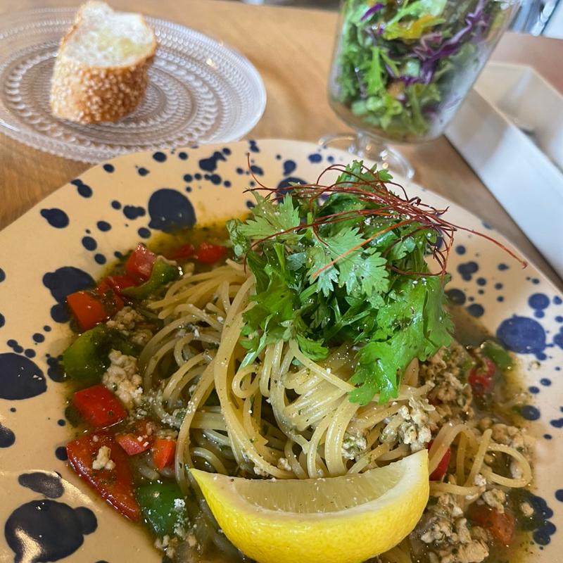 鶏そぼろとパクチーのガパオ風アジアンパスタ(キッチン （Kitchen）)