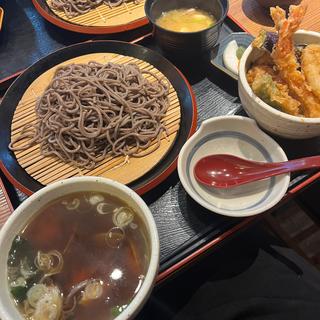 あさりとワカメのつけそば＆小天丼(浅草割烹天とよ神保町店)