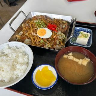 ホルモン入り亀山みそ焼きうどん(うえだ食堂 )