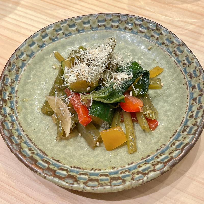 葉わさびと香味野菜のツンツン漬け(廻転鮨 銀座おのでら 息子渋谷店)