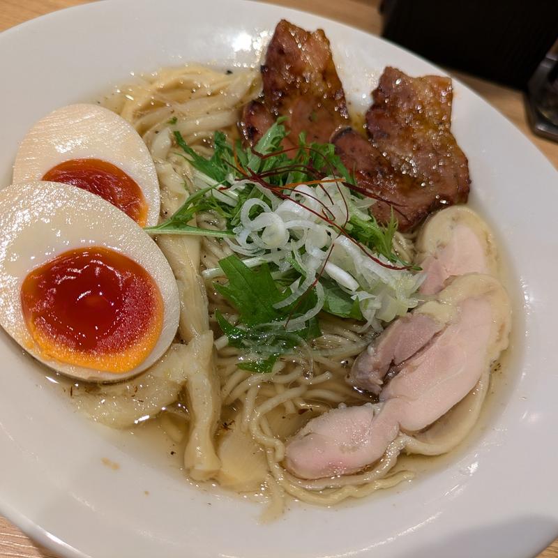 地鶏塩らぁ麺全部乗せ(麺屋宗中目黒店)