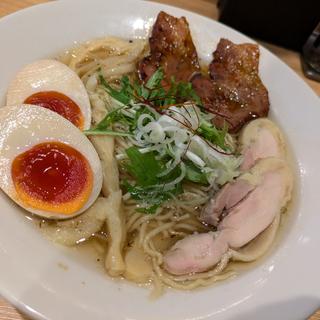 地鶏塩らぁ麺全部乗せ(麺屋宗中目黒店)